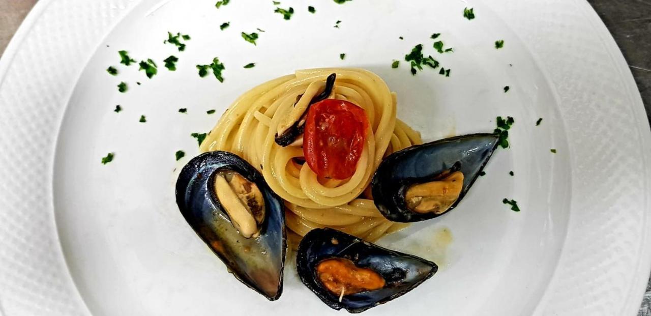 Hotel Le Giare マリーナ・ディ・ピエトラサンタ エクステリア 写真